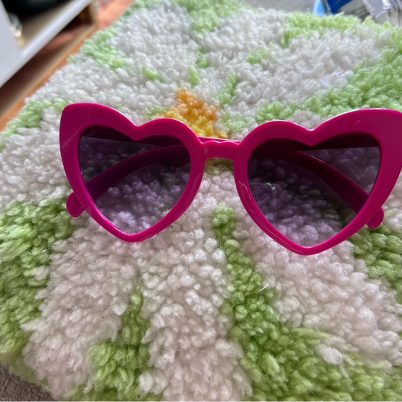 Official BARBIE sunglasses in Barbie pink! - Picture 7 of 10